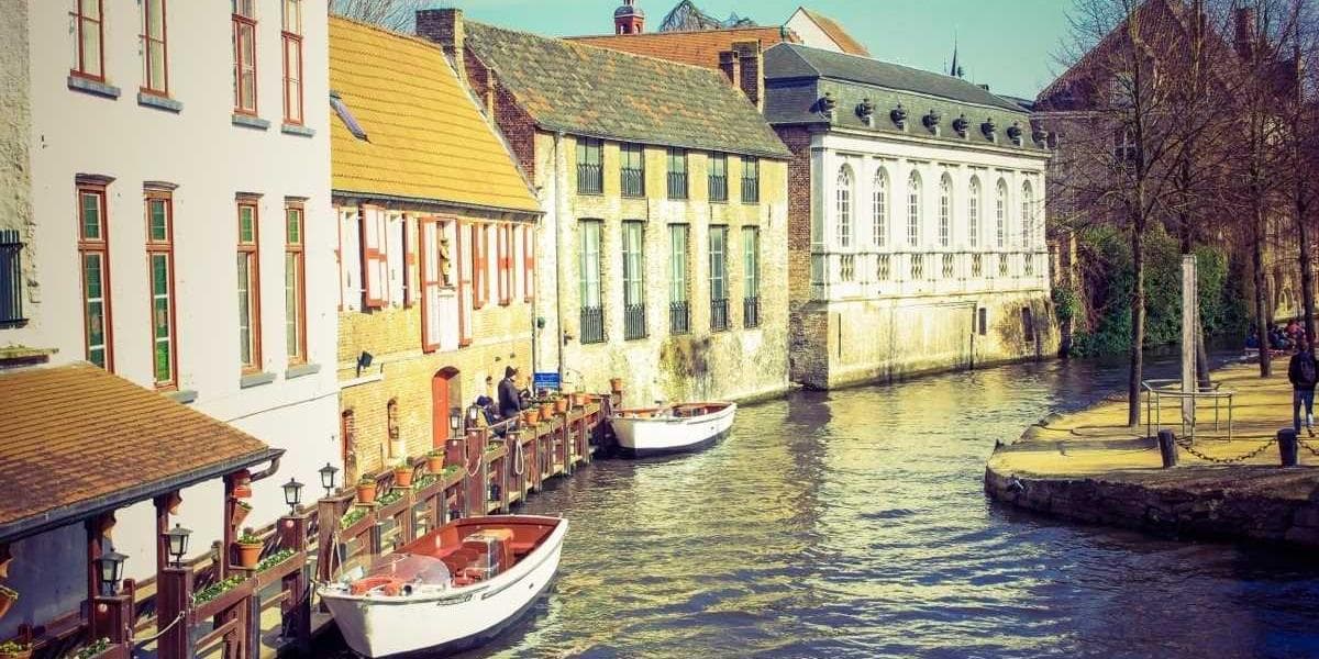 Nhà hàng Hương Việt - Edge Case: 1 Review No Reactions